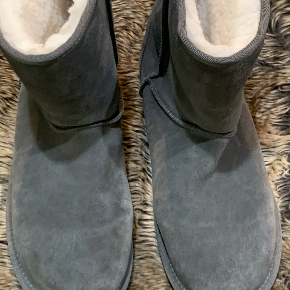 Koolaburra by UGG Women's Koola Short 10 Stone Grey COLOR: STINGRAY - Picture 1 of 10